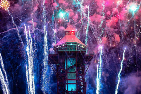 Fireworks close up of Bicentennial Tower July 2023 eriedowntown
