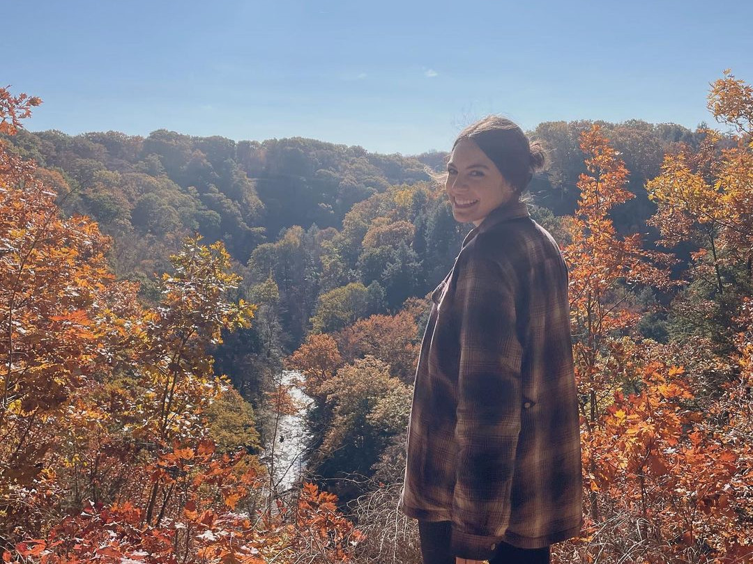 Fall hiking wintergreen gorge foliage nov 2021 maddie.alfieri 2